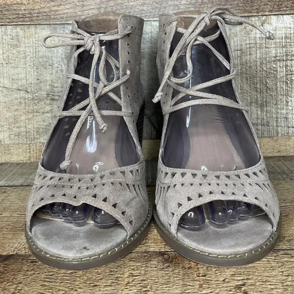 Vince Camuto Tarita Laser Cutout Lace Up Bootie Sandals Tan Suede SZ 7.5